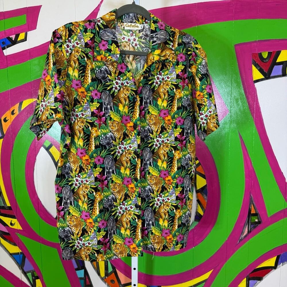 Cabela's, Tropical Print Casual Button Down Shirt. Size XL. Excellent condition!